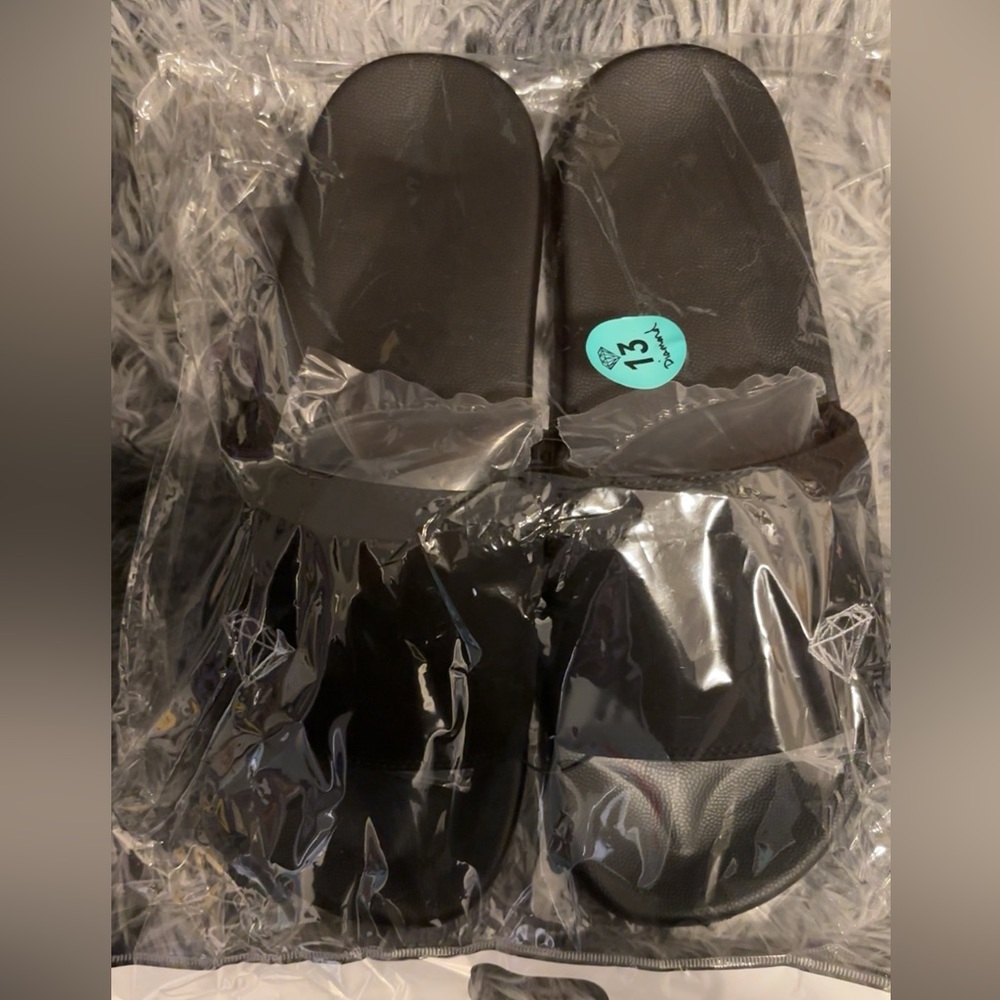 Hundreds Sandles